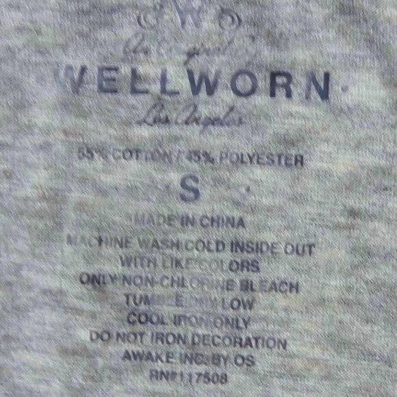 Well Worn Gray Graphical Elephant T-Shirt Size Small - Picture 3 of 3